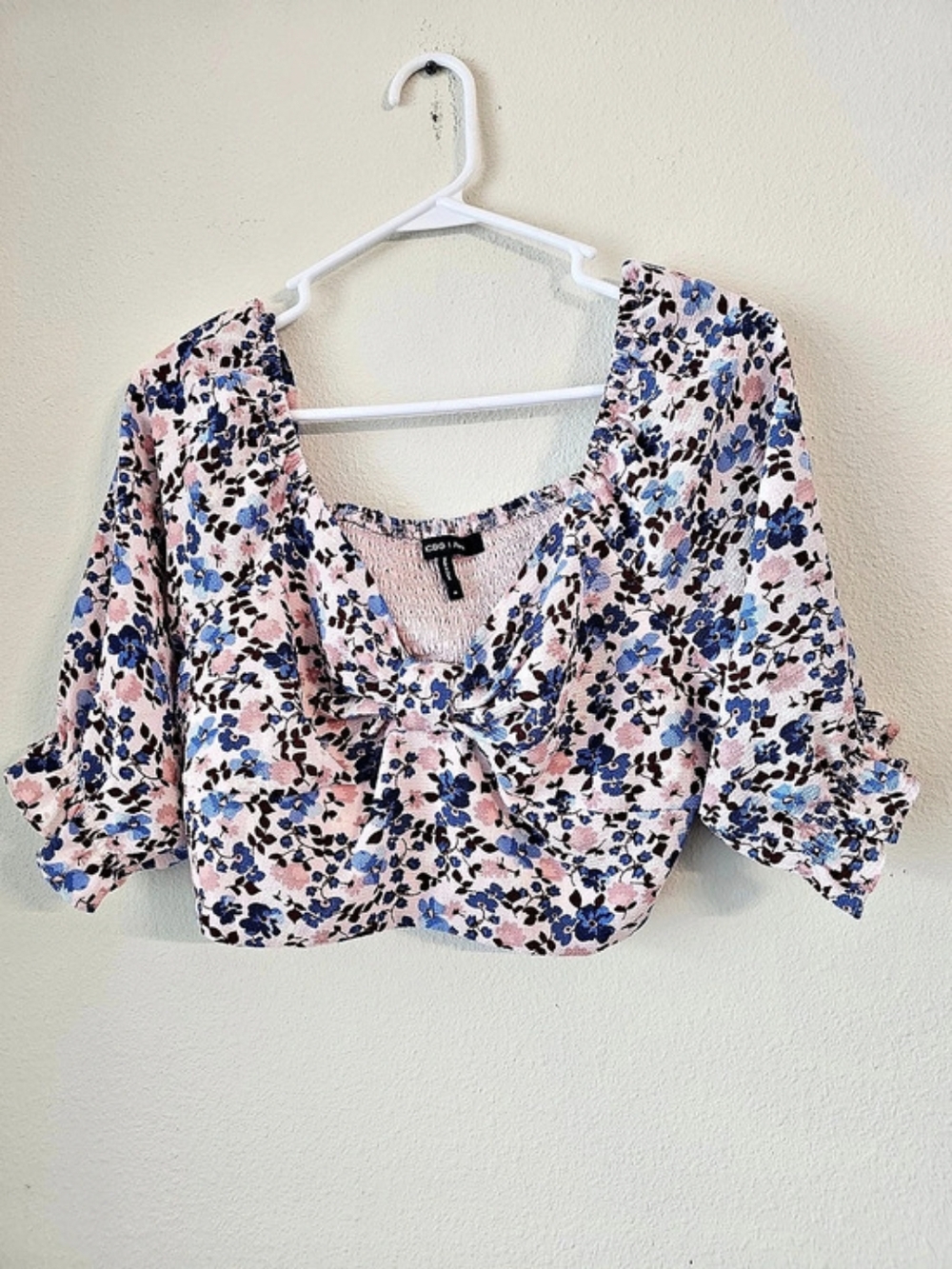 BCBG Floral Cropped Blouse in Pink & Blue Size Medium